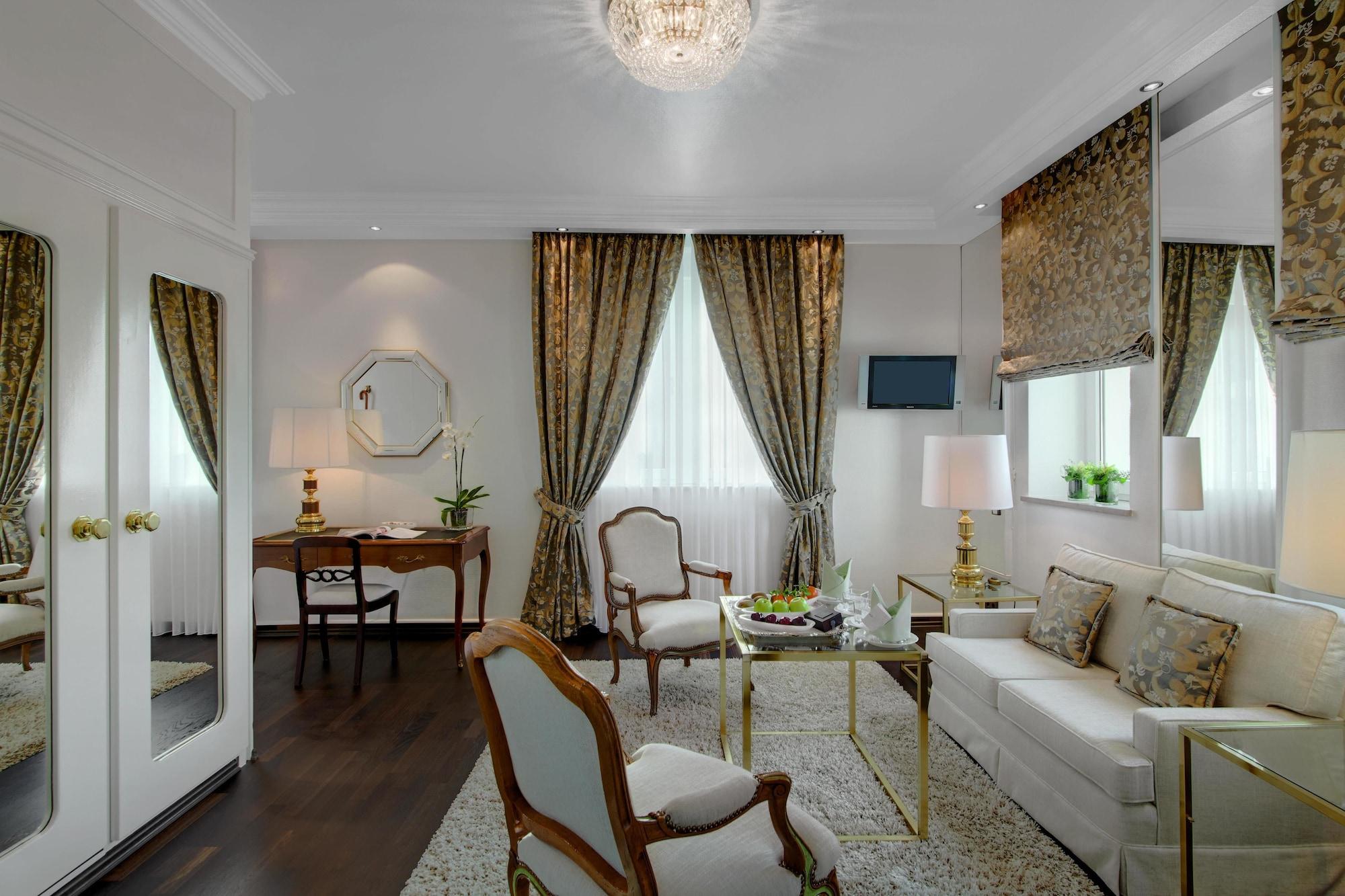 Hotel Europaeischer Hof Heidelberg, Bestes Hotel Deutschlands In Historischer Architektur Luaran gambar A suite at the hotel