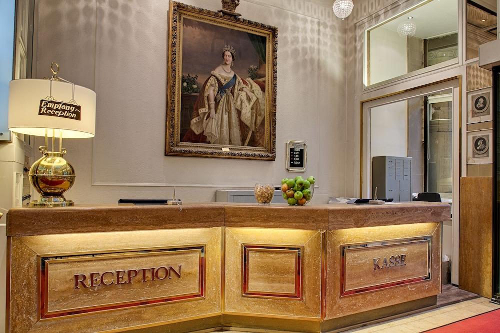 Hotel Europaeischer Hof Heidelberg, Bestes Hotel Deutschlands In Historischer Architektur Luaran gambar Reception desk at the hotel