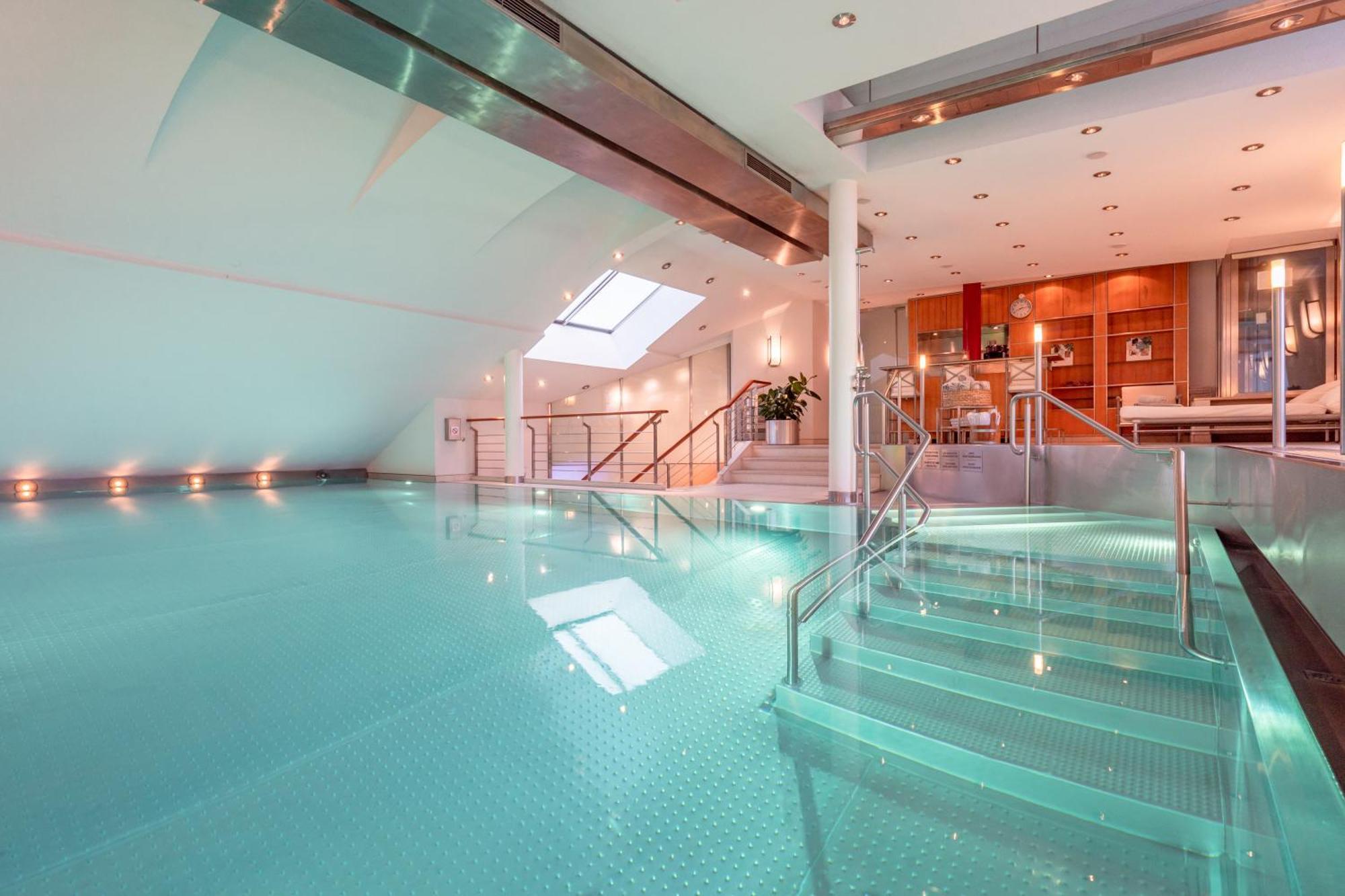 Hotel Europaeischer Hof Heidelberg, Bestes Hotel Deutschlands In Historischer Architektur Luaran gambar The swimming pool